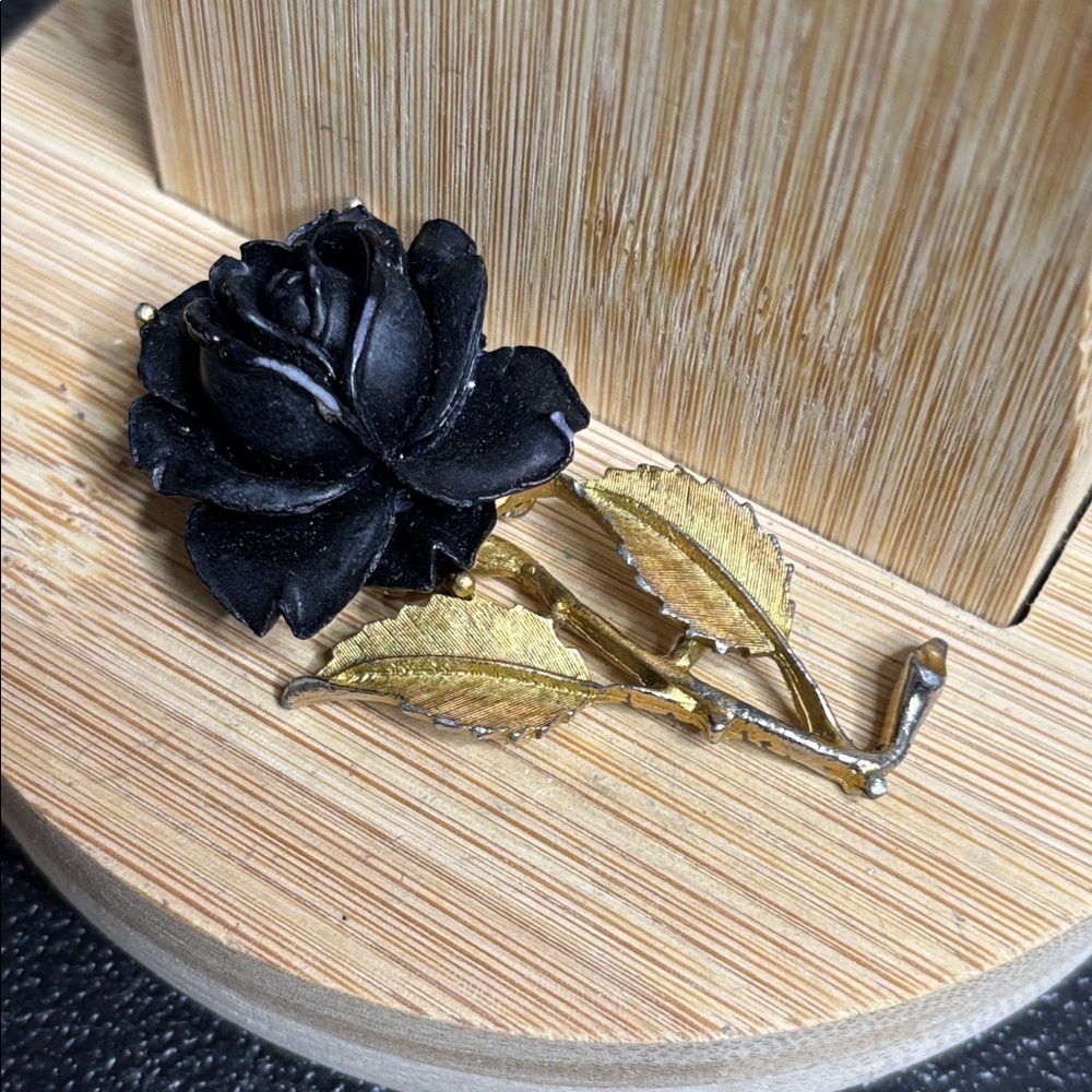 Vintage Figural Black Rose Brooch / Lapel Pin Gold Leaves